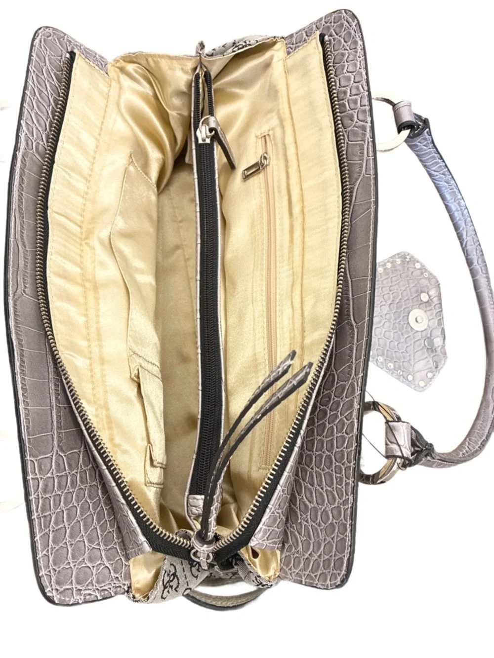 Guess NWT Y2K Rare Diamond G Shoulder Bag in Silver Grey with Studded Detail - Picture 5 of 7